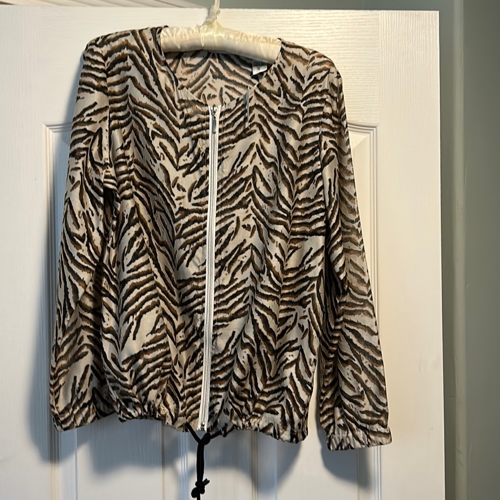 Women blouse brown zebra. Size M, brand new.